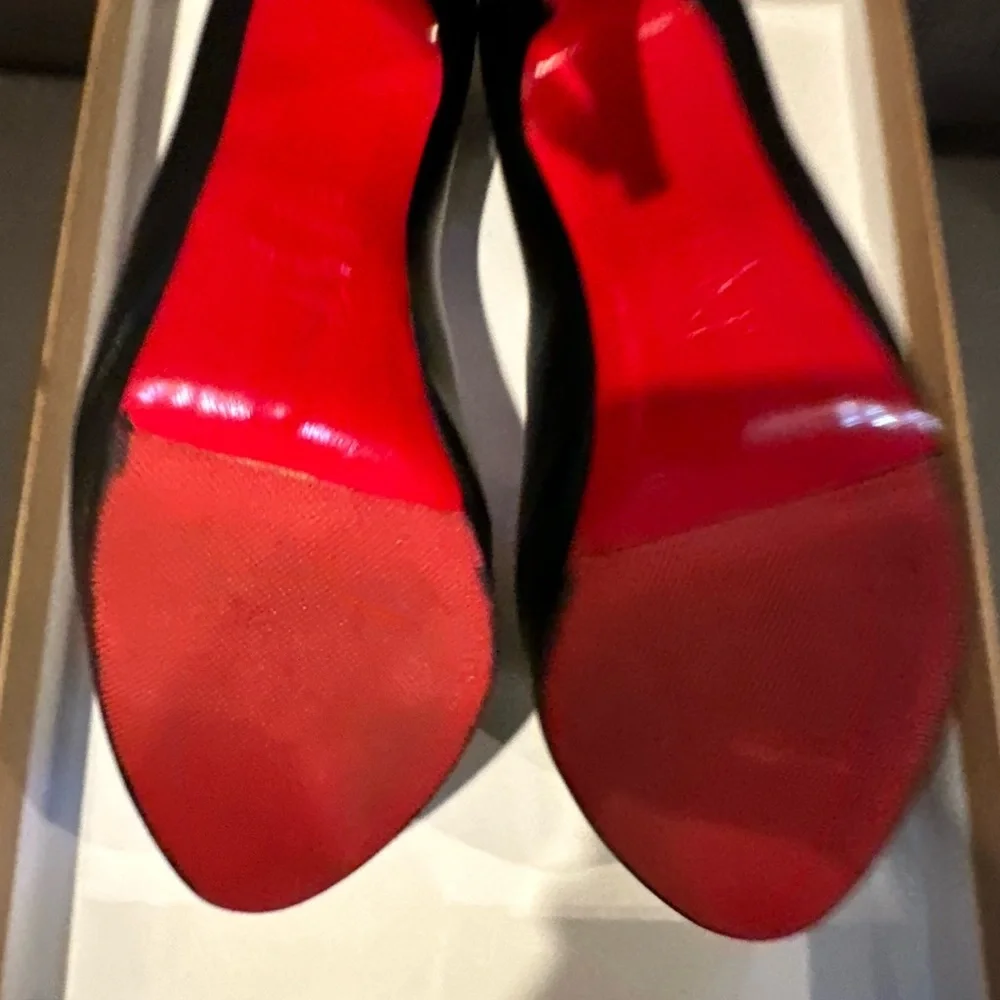 Christian Louboutin - Picture 3 of 4
